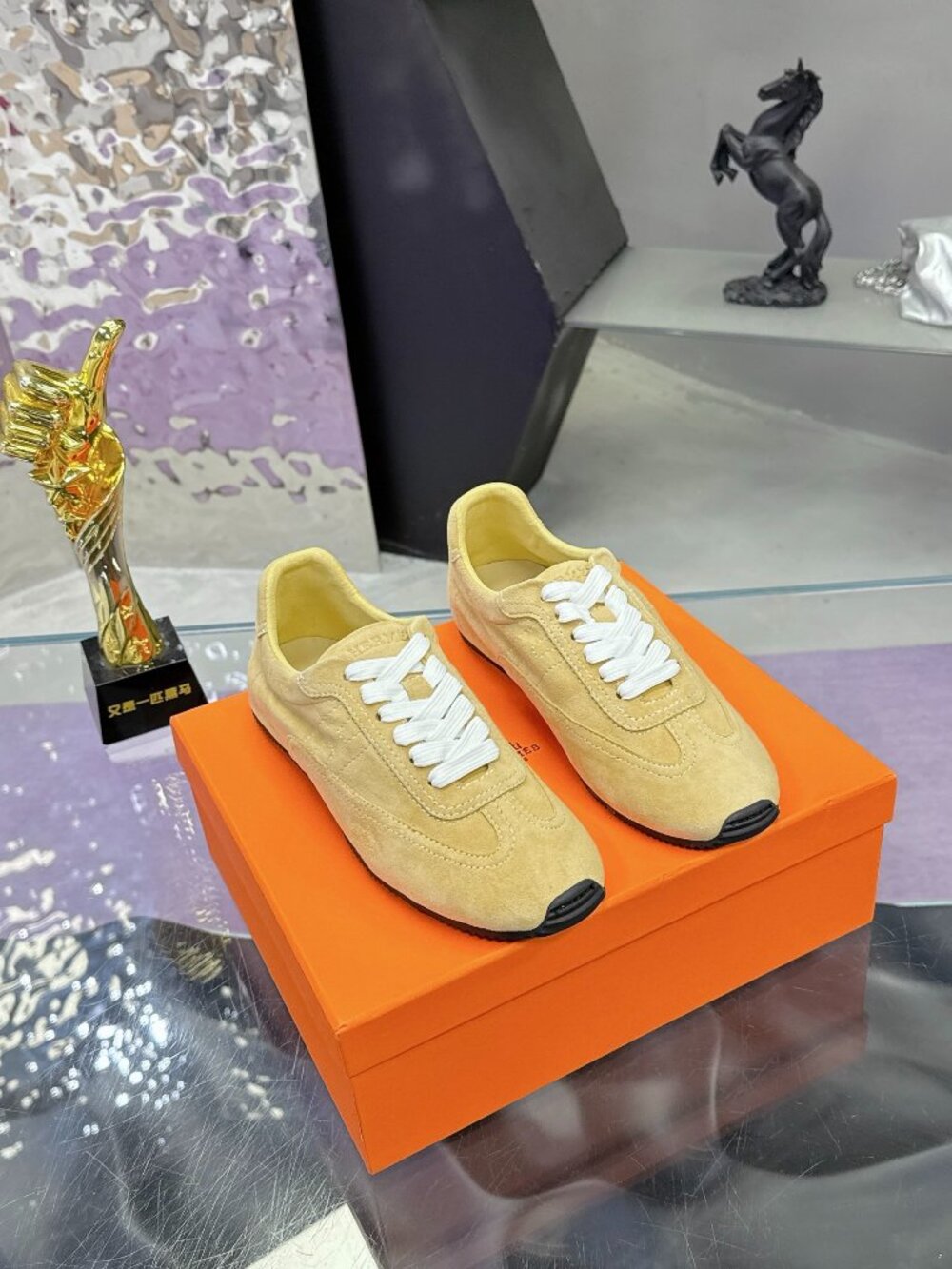 Classic Hermes Shoes: A Stylish and Versatile Choice for Elegance